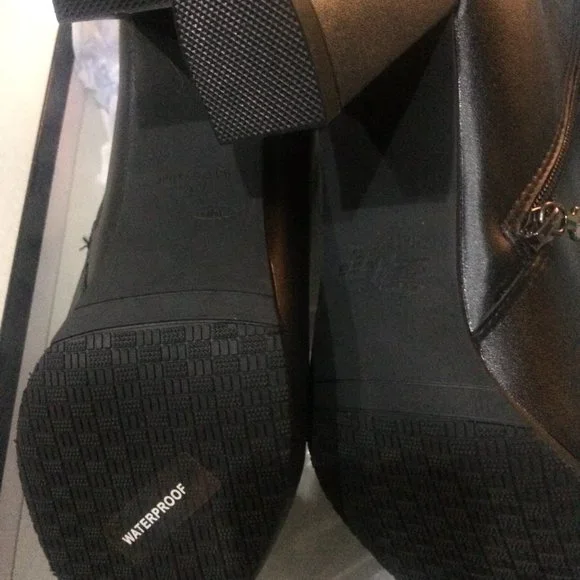 Aqua College Women's Taylor Waterproof Booties - Picture 6 of 6